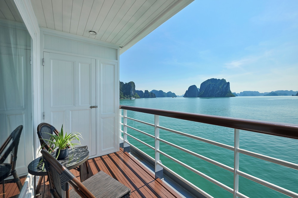 Paradise Legacy Cruise Halong