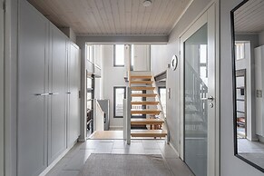 Spacious 2BR Cabin at Riihivuori Peak