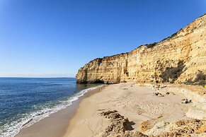 Apartment in Carvoeiro With Terrace