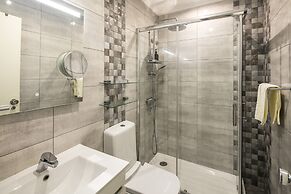 Apartment in Carvoeiro With Terrace