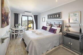 Apartment in Carvoeiro With Terrace