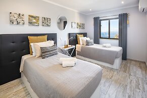 Apartment in Carvoeiro With Terrace