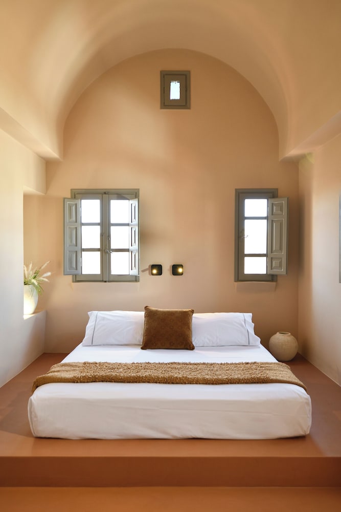 Terra Verde Oia by K&K
