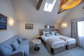 The Ship Hotel