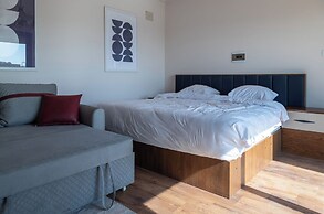 Settle Inn Sodic Eastown Studio