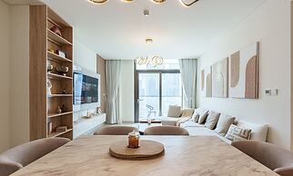 Downtown 2BR | Walk to Burj Khalifa + Dubai Mall