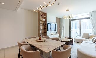 Downtown 2BR | Walk to Burj Khalifa + Dubai Mall