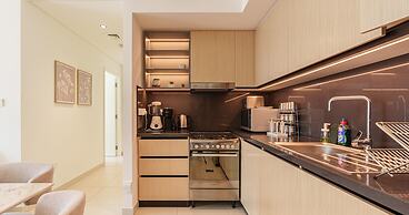 Downtown 2BR | Walk to Burj Khalifa + Dubai Mall