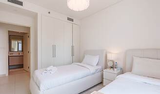 Downtown 2BR | Walk to Burj Khalifa + Dubai Mall