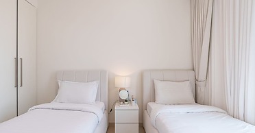 Downtown 2BR | Walk to Burj Khalifa + Dubai Mall
