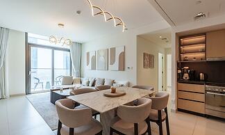 Downtown 2BR | Walk to Burj Khalifa + Dubai Mall