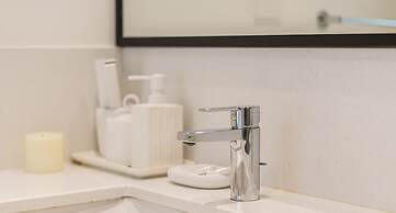 Downtown 2BR | Walk to Burj Khalifa + Dubai Mall