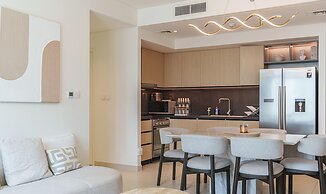Downtown 2BR | Walk to Burj Khalifa + Dubai Mall