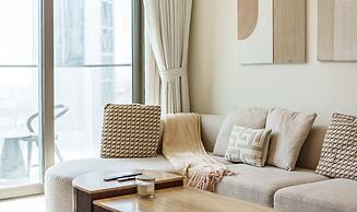 Downtown 2BR | Walk to Burj Khalifa + Dubai Mall