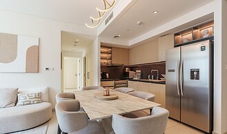 Downtown 2BR | Walk to Burj Khalifa + Dubai Mall