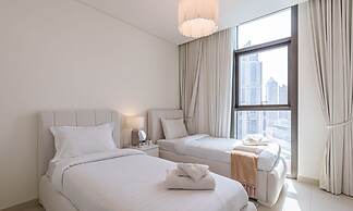 Downtown 2BR | Walk to Burj Khalifa + Dubai Mall