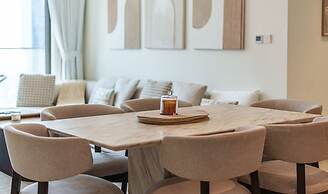 Downtown 2BR | Walk to Burj Khalifa + Dubai Mall