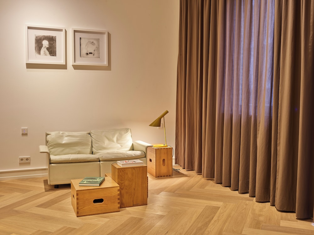 Townhouse by THE QVEST
