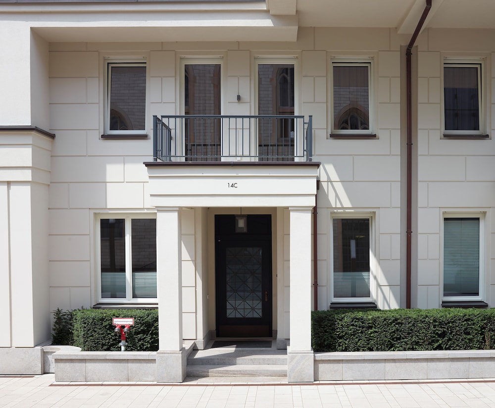 Townhouse by THE QVEST