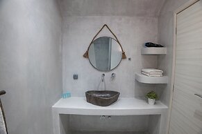 Cliff Aura Suites