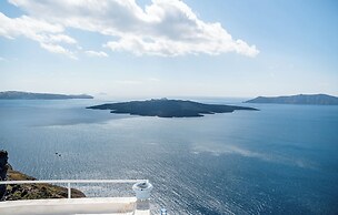 Cliff Aura Suites
