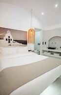 Cliff Aura Suites