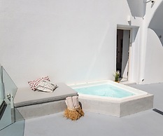 Cliff Aura Suites