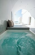 Cliff Aura Suites