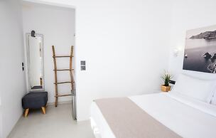 Cliff Aura Suites