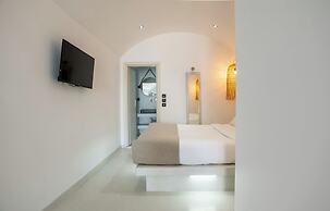 Cliff Aura Suites