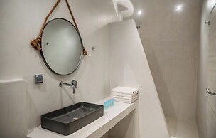 Cliff Aura Suites