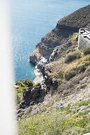 Cliff Aura Suites