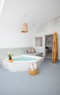 Cliff Aura Suites