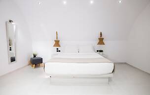 Cliff Aura Suites
