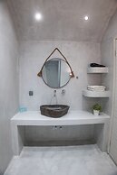 Cliff Aura Suites