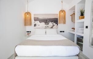 Cliff Aura Suites