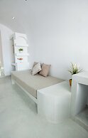 Cliff Aura Suites