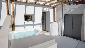 Cliff Aura Suites
