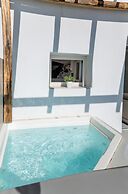 Cliff Aura Suites