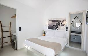 Cliff Aura Suites