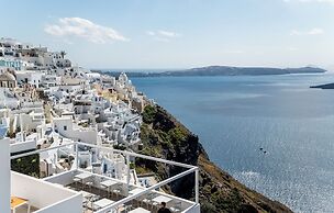 Cliff Aura Suites