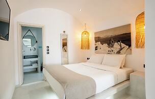 Cliff Aura Suites