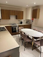 3 Bedrooms - 6 Guests - Parking - Fireplace - Bbq
