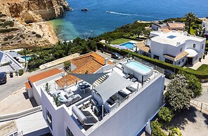 Apartment Overlooking Benagil Beach With Pool