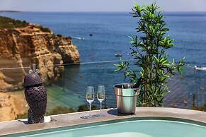 Apartment Overlooking Benagil Beach With Pool