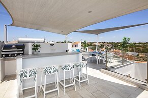 Apartment Overlooking Benagil Beach With Pool