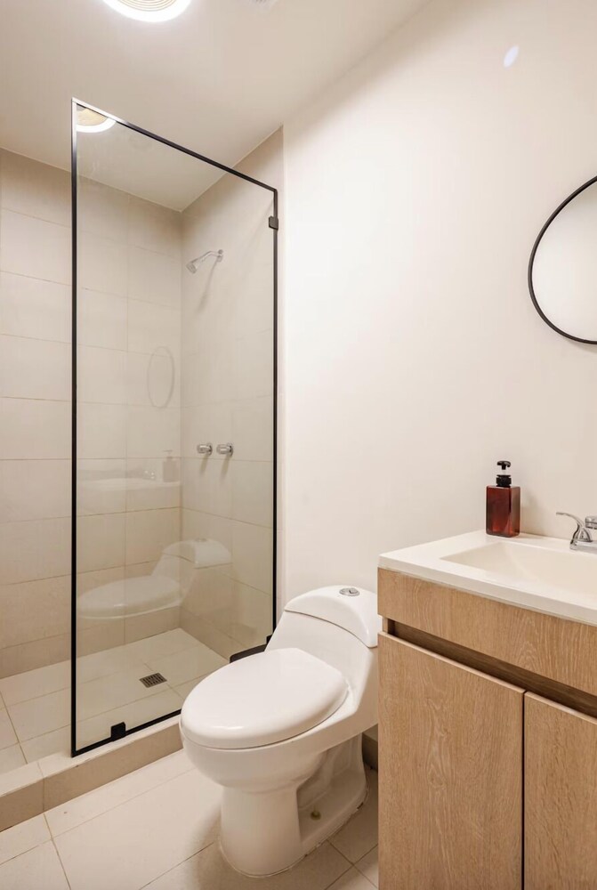 Stylish Private Room City Views & Prime Location