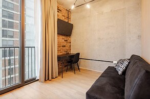 Stylish Private Room City Views & Prime Location