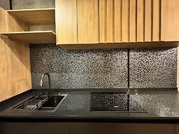 Stylish Private Room City Views & Prime Location