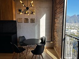 Stylish Private Room City Views & Prime Location